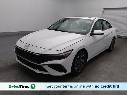 Used 2025 Hyundai Elantra SEL image 1