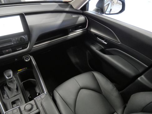 Certified 2025 Toyota Grand Highlander AWD image 12