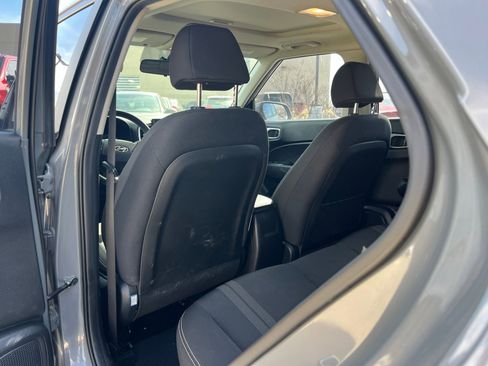Used 2021 Hyundai Venue SEL w/ Premium Package image 16