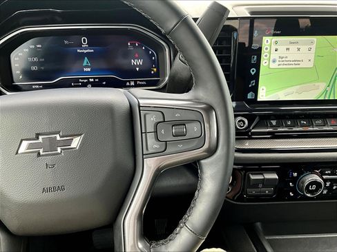 Used 2025 Chevrolet Silverado 2500 ZR2 w/ Technology Package AWD/4WD image 13