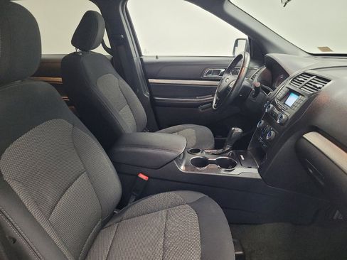 Used 2018 Ford Explorer XLT FWD image 21