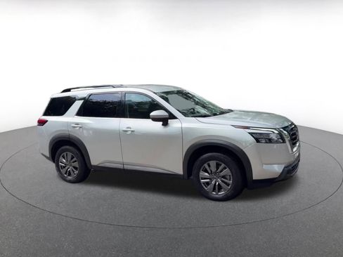 Used 2025 Nissan Pathfinder SV AWD/4WD image 2
