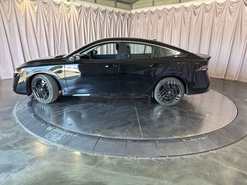 Used 2026 Nissan Sentra SR w/ Floor Mat Package FWD image 8