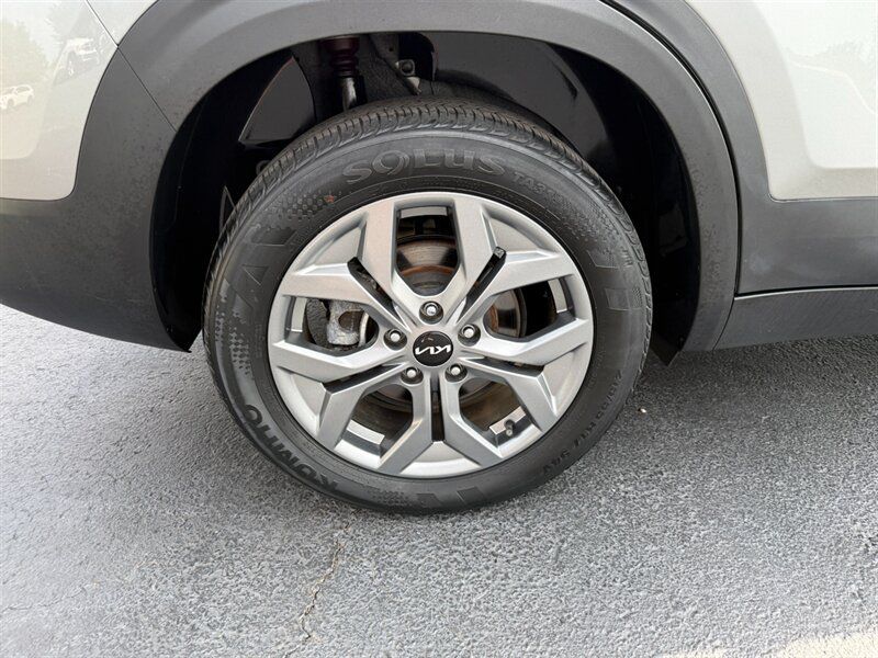 Used 2024 Kia Seltos S AWD/4WD image 25