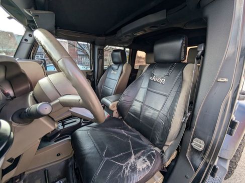 Used 2008 Jeep Wrangler Unlimited Sahara RWD image 16