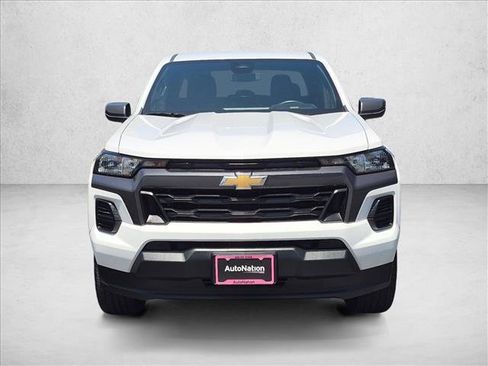 Used 2023 Chevrolet Colorado LT RWD image 2
