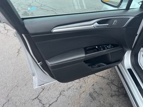 Used 2014 Ford Fusion SE image 18