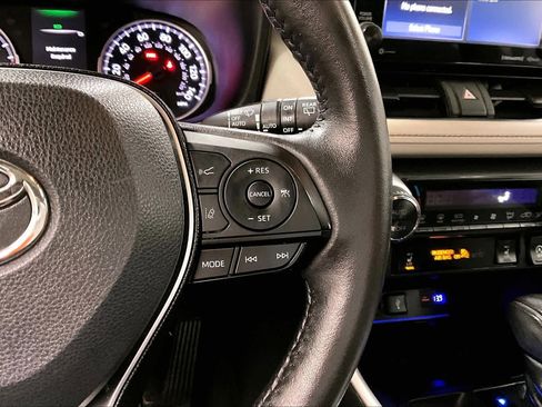 Used 2020 Toyota RAV4 XLE w/ Convenience Package image 24