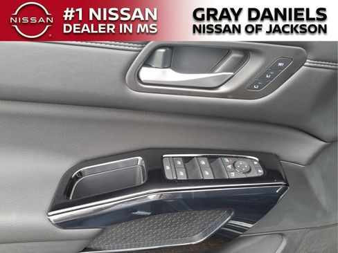 New 2026 Nissan Pathfinder Platinum w/ Accent Package FWD image 19