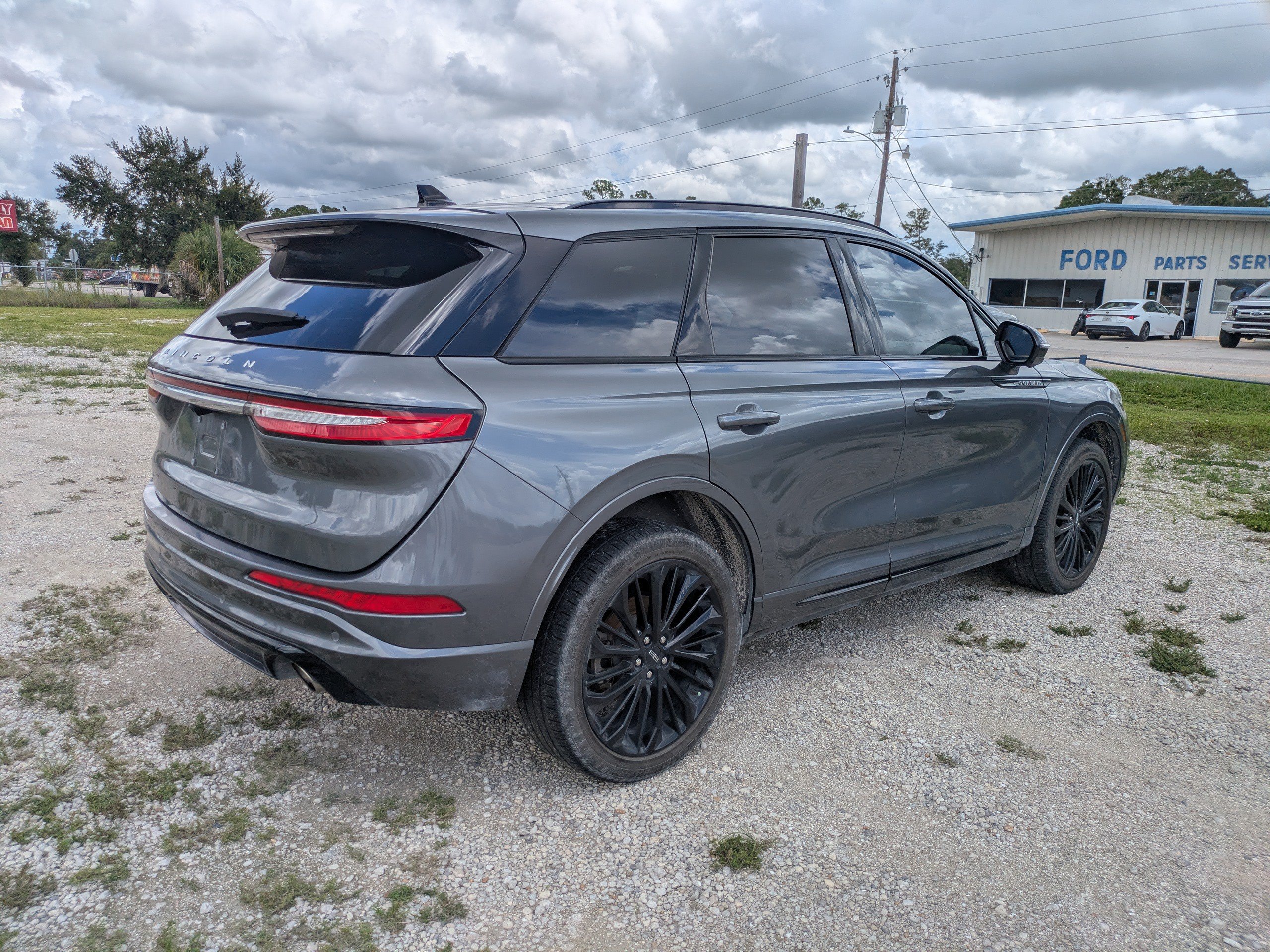 Used 2024 Lincoln Corsair Reserve w/ Equipment Group 201A FWD image 4