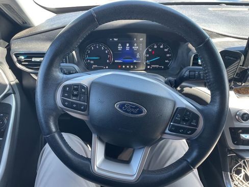 Used 2022 Ford Explorer XLT w/ Equipment Group 202A AWD/4WD image 14