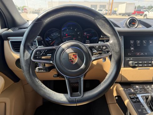 Used 2018 Porsche Macan AWD/4WD image 16