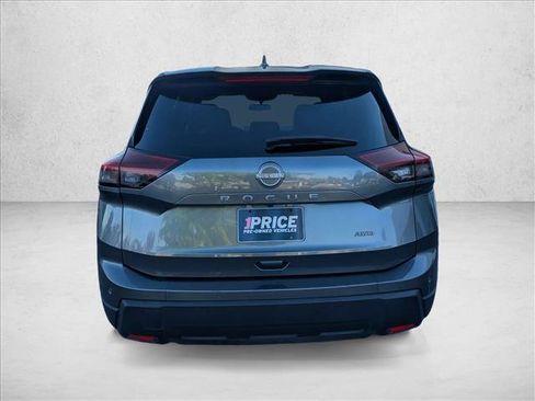 Used 2025 Nissan Rogue SV AWD/4WD image 7