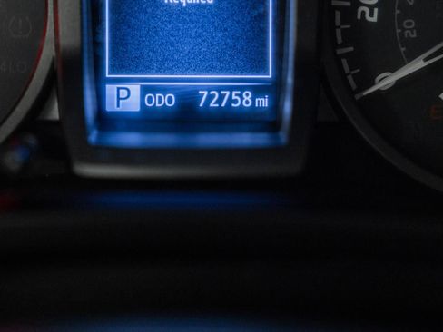 Used 2017 Toyota Tacoma TRD Off-Road w/ Tow Package (A/T) image 50