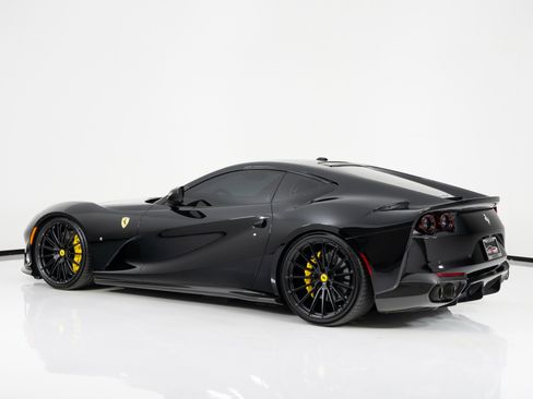 Used 2019 Ferrari 812 Superfast RWD image 5