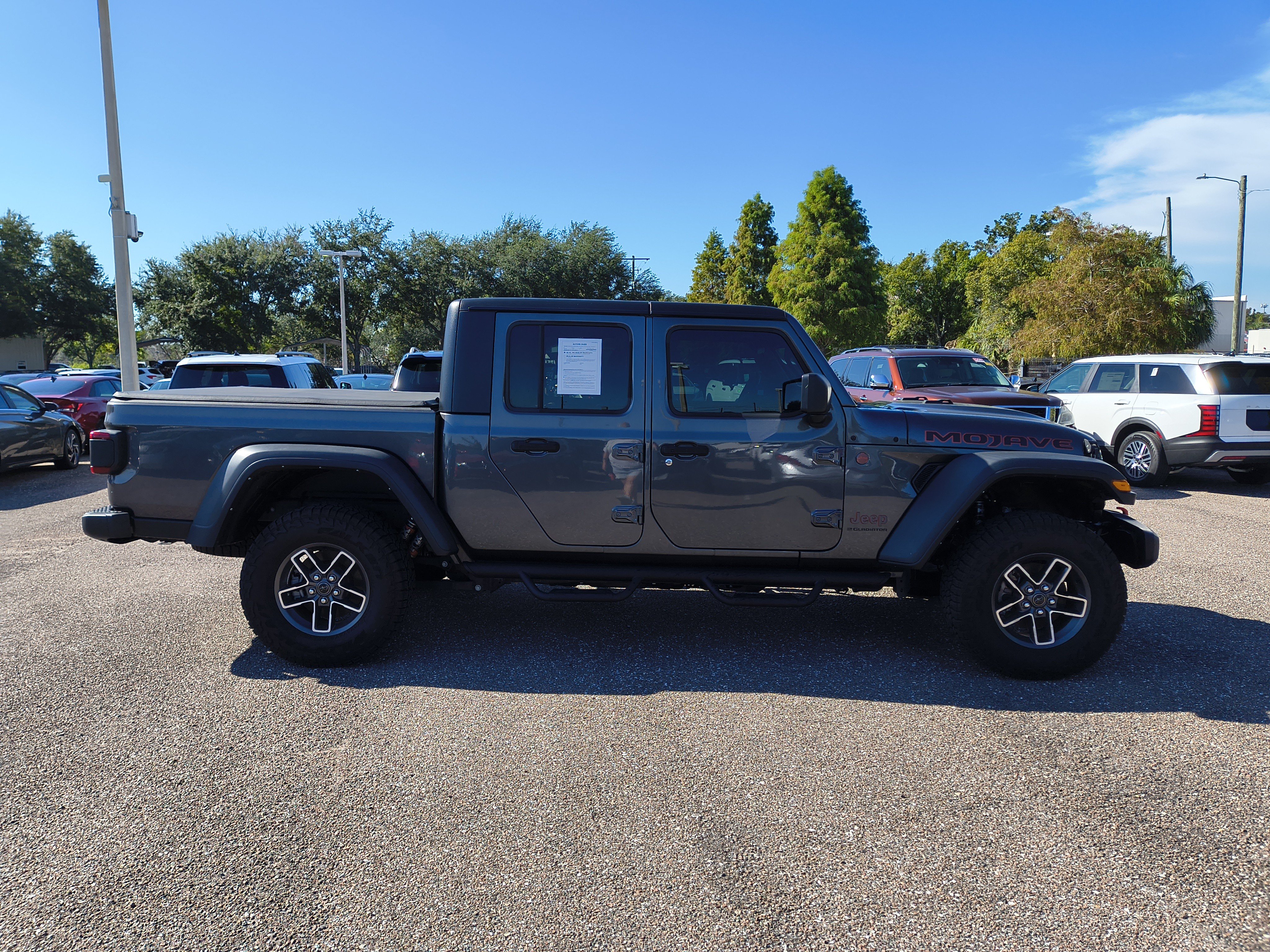 Used 2024 Jeep Gladiator Mojave AWD/4WD image 9