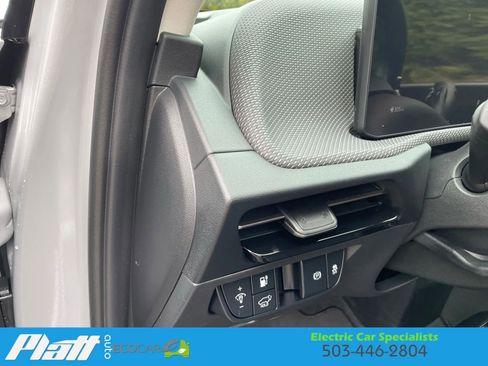 Used 2025 Kia EV6 Wind image 24