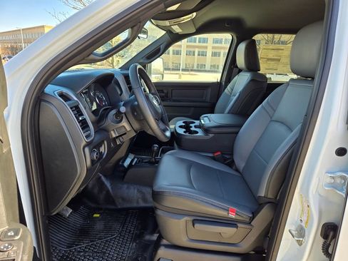 Used 2024 RAM 2500 Tradesman w/ Chrome Appearance Group image 13