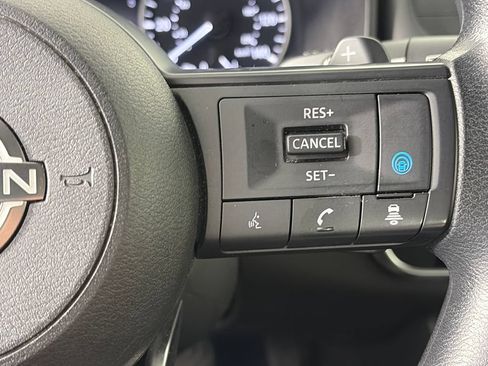 Used 2024 Nissan Rogue SV AWD/4WD image 18