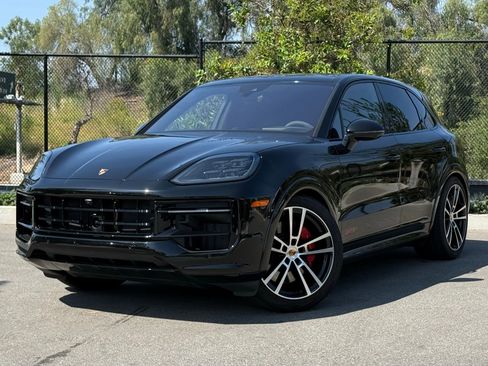 Certified 2025 Porsche Cayenne GTS image 1
