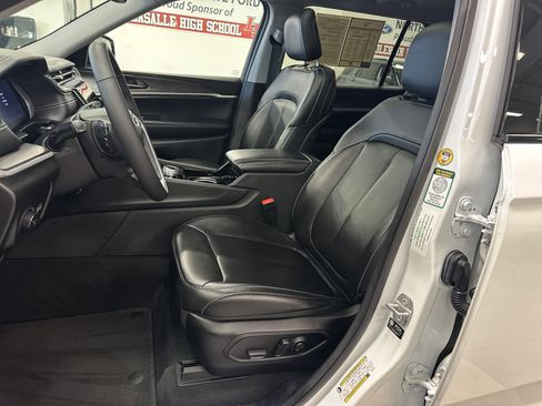 Used 2023 Jeep Grand Cherokee L Limited image 5