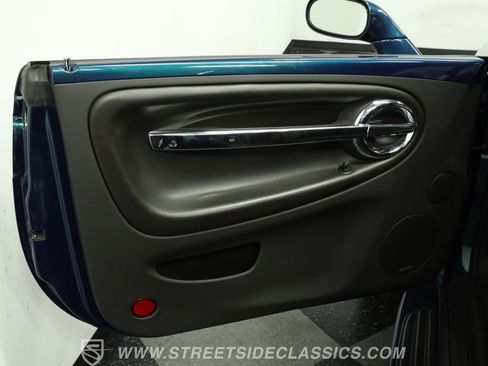Used 2006 Chevrolet SSR w/ Preferred Equipment Group RWD image 34