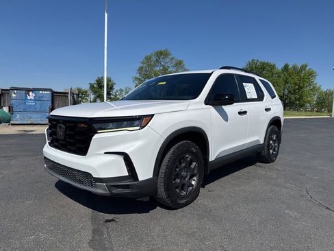 Used 2023 Honda Pilot TrailSport image 3