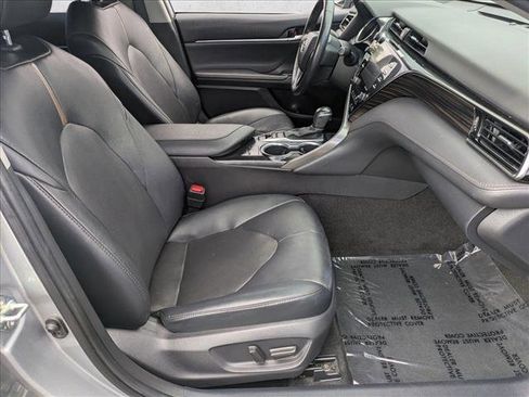 Used 2020 Toyota Camry XLE image 19