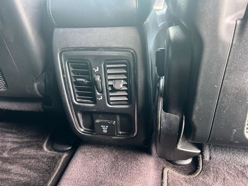 Used 2017 Jeep Grand Cherokee Altitude image 8