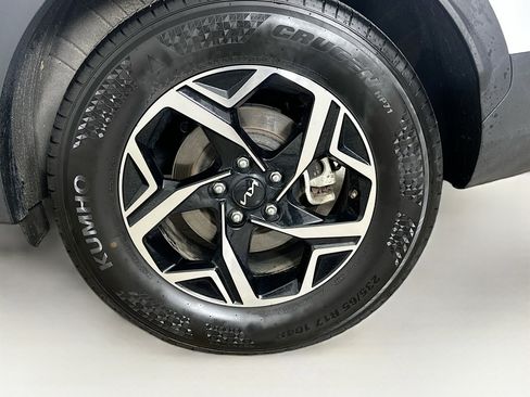 Used 2025 Kia Sportage LX image 11