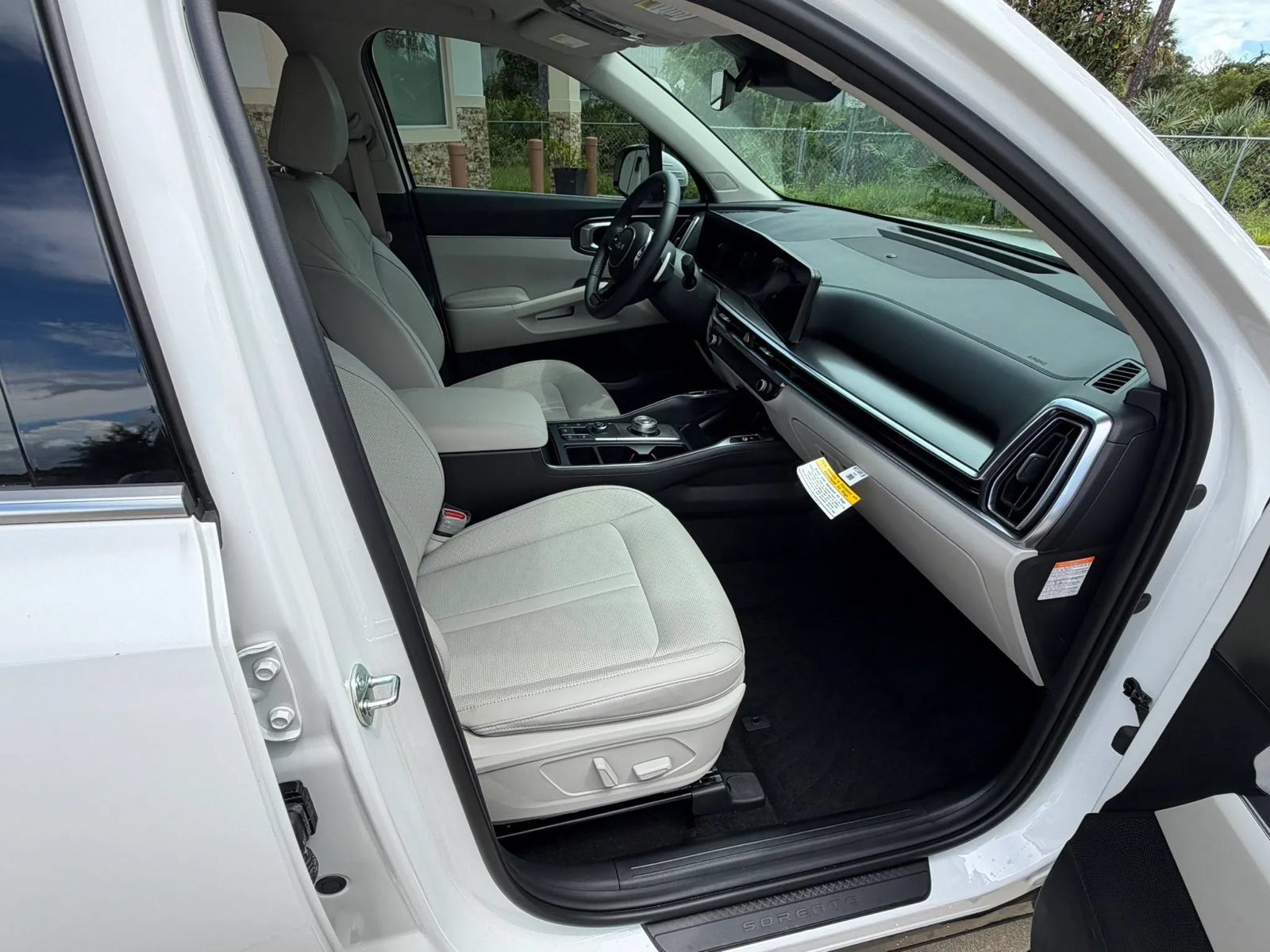 Used 2025 Kia Sorento EX FWD image 13