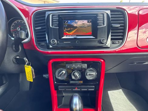 Used 2019 Volkswagen Beetle 2.0T S FWD image 24