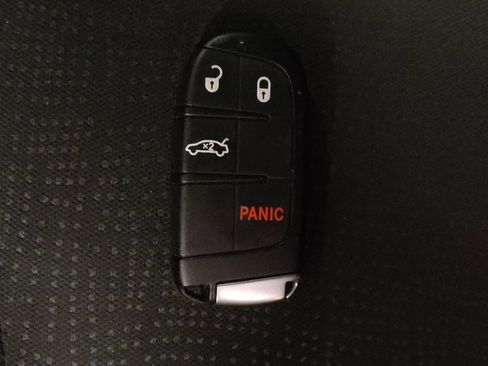 Used 2016 Chrysler 200 Limited image 32