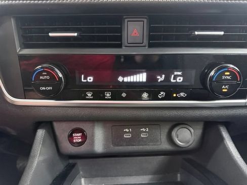 Used 2024 Nissan Rogue SV AWD/4WD image 27