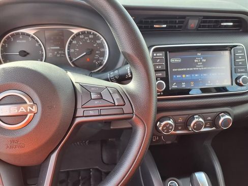 Certified 2025 Nissan Kicks Play S image 11