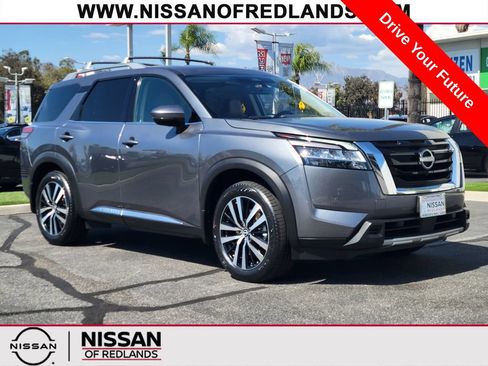 Used 2024 Nissan Pathfinder Platinum w/ Cargo Package FWD image 1