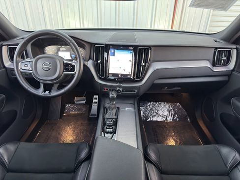 Used 2019 Volvo XC60 T5 R-Design w/ Protection Package image 11
