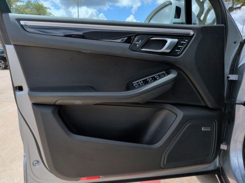 Used 2020 Porsche Macan AWD/4WD image 28