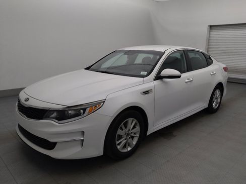 Used 2018 Kia Optima LX image 2