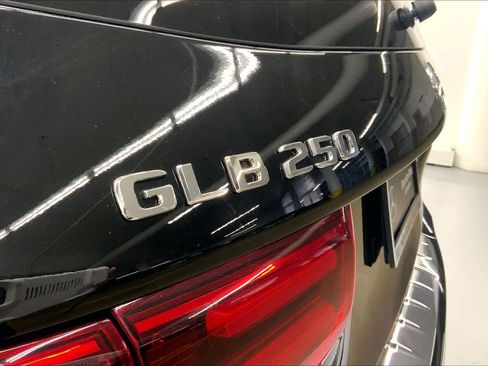 Used 2025 Mercedes-Benz GLB 250 image 14