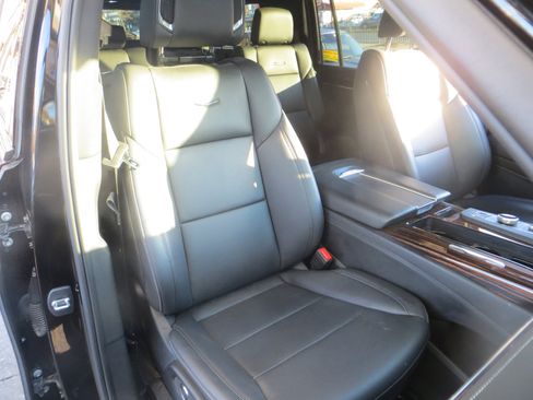 Used 2023 Cadillac Escalade ESV Luxury image 27