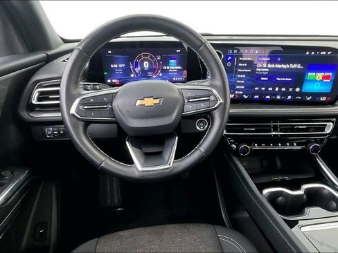 Used 2024 Chevrolet Traverse LT FWD image 6