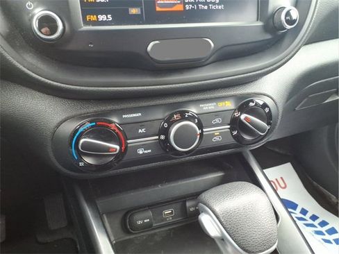 Used 2022 Kia Soul LX image 16