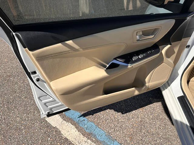 Used 2016 Toyota Camry XLE FWD image 11
