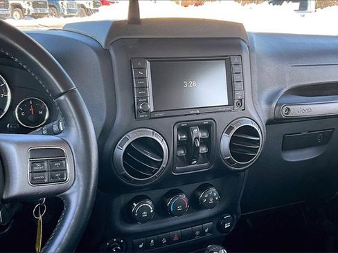 Used 2017 Jeep Wrangler Unlimited Freedom Edition image 9