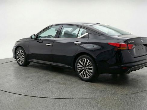 Used 2025 Nissan Altima 2.5 SV FWD image 6