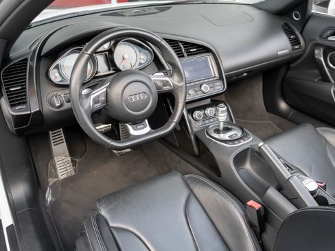 Used 2011 Audi R8 V8 image 12