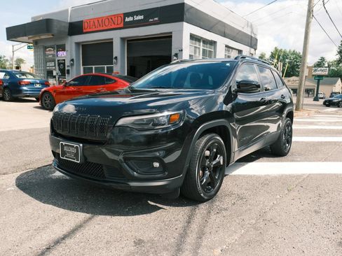 Used 2019 Jeep Cherokee Latitude Plus FWD image 1