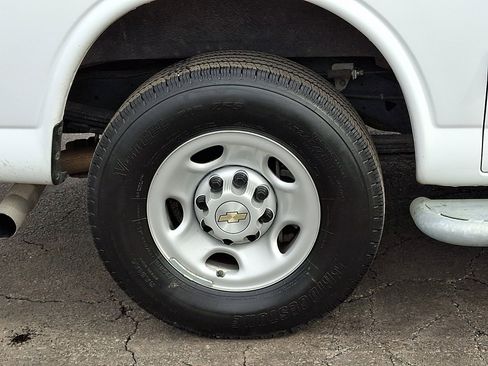 Certified 2024 Chevrolet Express 2500 w/ Driver Convenience Package image 9