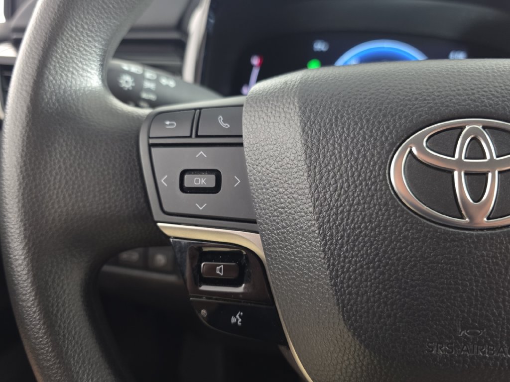 Used 2025 Toyota Camry LE FWD image 15